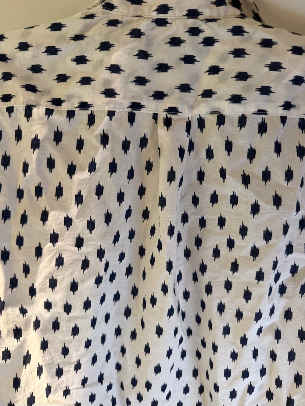 Banana Republic M White Button-Up Shirt with Navy Ikat Brushprint 100% cotton - Picture 10 of 13
